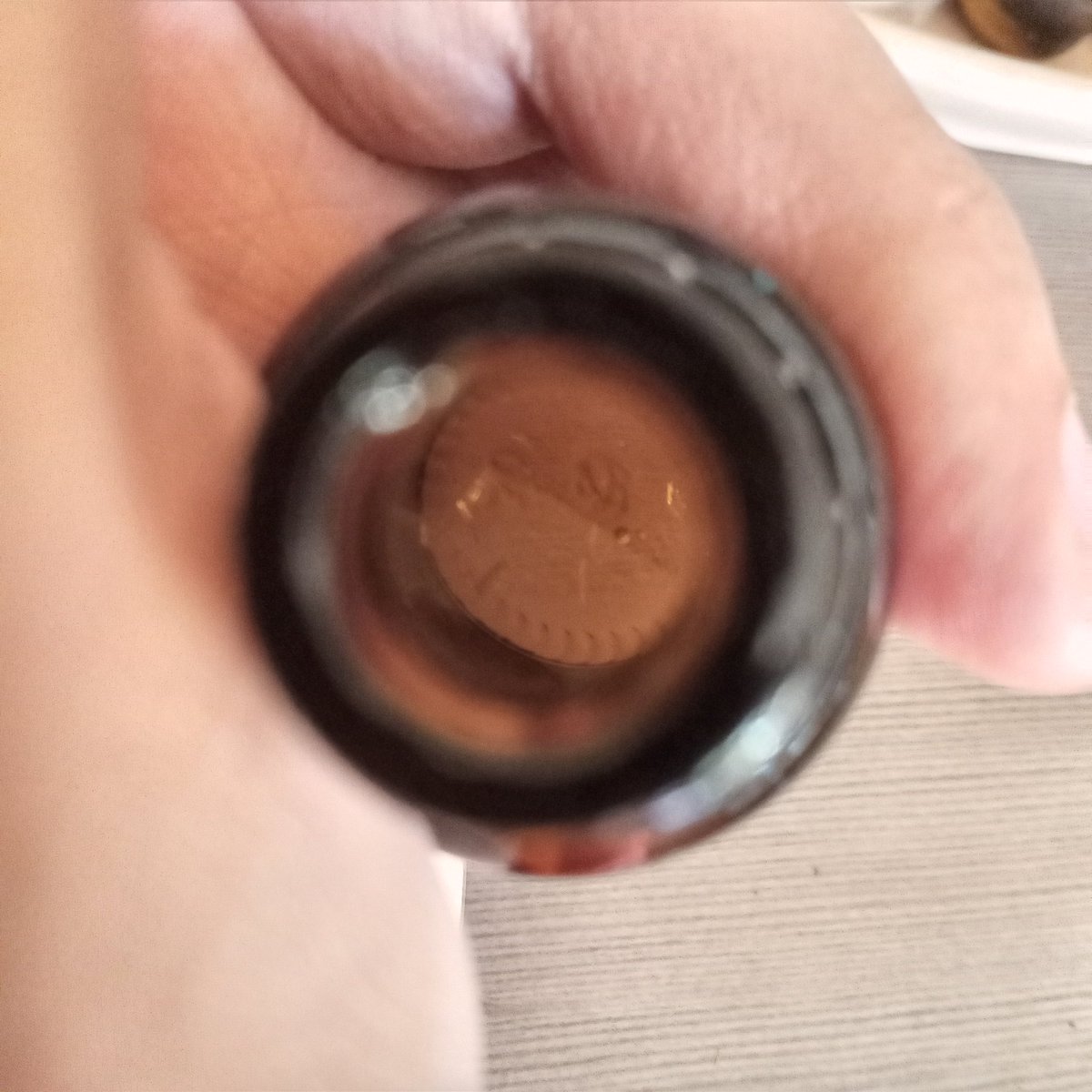 johngjin's tweet photo. O conta gotas do meu acido mandelico da principia apareceu quebrado, ta cheio de vidro na porra toda. Vou ter que descatar e nem chegou na metade ainda 🤡🤡 o pobre nao tem um dia de paz https://t.co/2pqe6a3shn