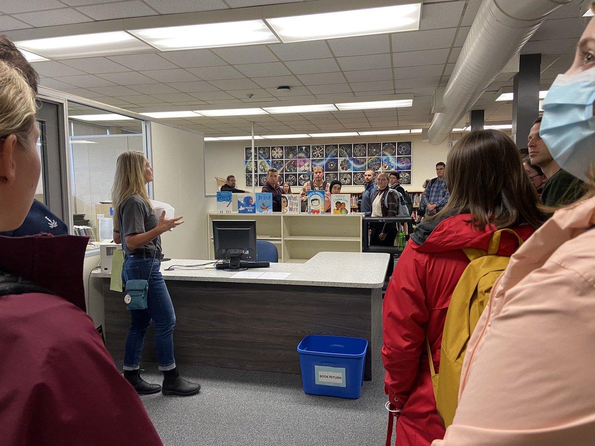 uOttawaUrban's tweet photo. The UCC is grateful today for an incredible equity workshop! Thanks to all @HawthornePS for sharing their space &amp; to our new UCC prof @geordiewalker principal @kristinkopra and UCC alumni @karenreyburn for sharing their stories of learning @MsLisaHowell @lradford4 @shariorders https://t.co/Y0O8wclK9y