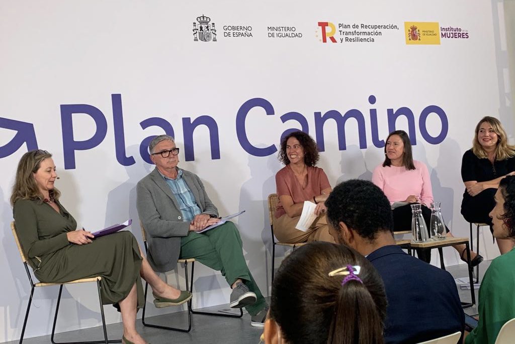 ProyecEsperanza's tweet photo. La Obra Social de #Adoratrices en España junto a otras cuatro entidades se encargará de desarrollar las actuaciones contempladas en #PlanCaminoeste, que incluye la atención psicosocial, la atención a menores víctimas de trata y explotación sexual y la inserción laboral. https://t.co/UDkucERIMv