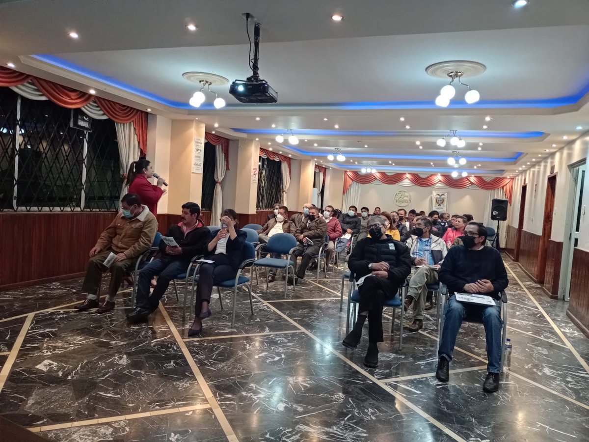JLVasquezA's tweet photo. Capacitamos a dirigentes y socios de la “Cooperativa de Transporte Puruha” en #Riobamba sobre la obligatoriedad de la #FacturaciónElectrónica a partir del 30 de noviembre 2022, así como sus beneficios. Además fueron resueltas varias de sus inquietudes. 

#SRIChimborazo https://t.co/6FnghEodz5