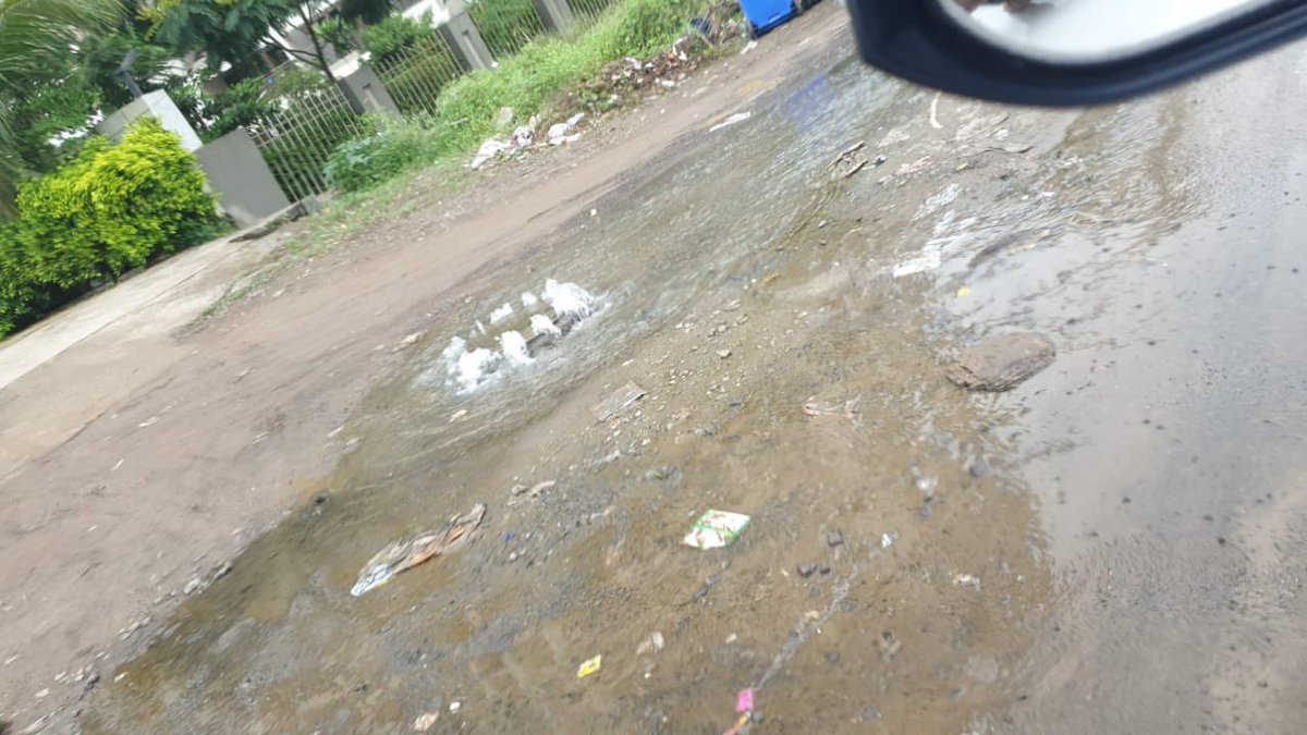 Apurva_8687's tweet photo. #Dengue ही #Denglun in #punawale  
@mieknathshinde @Dev_Fadnavis @AjitPawarSpeaks @supriya_sule 
जो देणार लक्ष तोच आमचा पक्ष
2-3 महिन्यापासून पुनावळे परिसरातील समस्या
1) Drainage overflow...
2) रस्त्यांची दुरवस्था...
3) street light बंद..
@PCMC_Pune @pcmcindiagovin @mpcnewspune https://t.co/b8vxsrIUtn