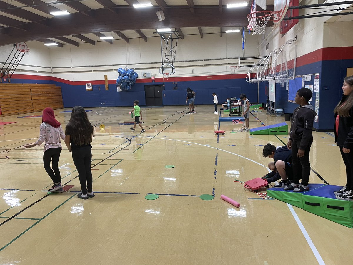 MrNejman's tweet photo. A little team-building today in grades 3-5. We did Cross the River and @dr_roucka your team bucket lift as a warm up.
#teambuilding #physed #pe https://t.co/GxJ3r1pSrw
