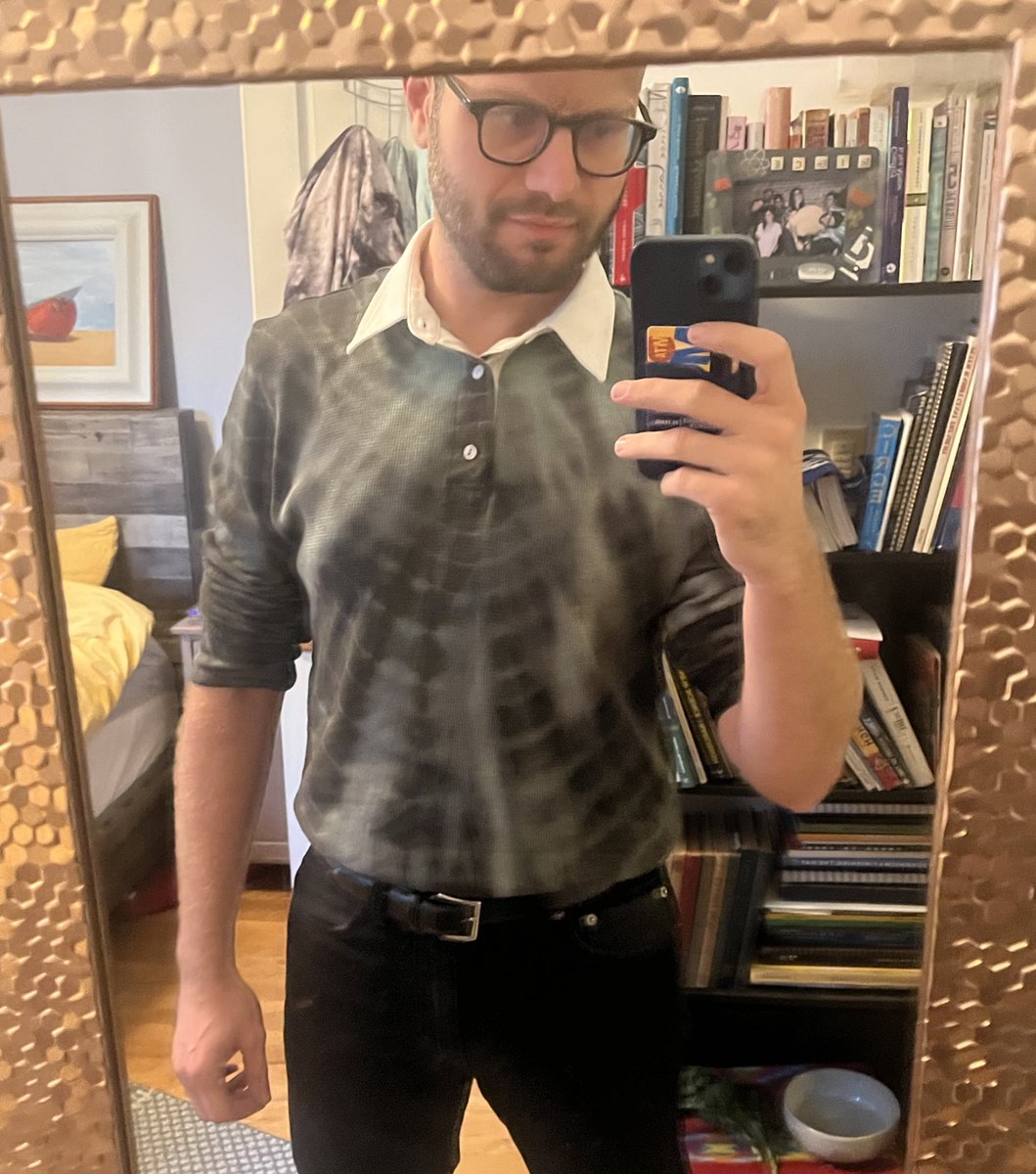 heterocat's tweet photo. Getting the hang of this #dyeing thing:
Tannic acid and iron #tiedye #overdye on a cotton shirt
The best part: when you get the stoichiometry right there is very little waste! https://t.co/k6oPI5yhxR