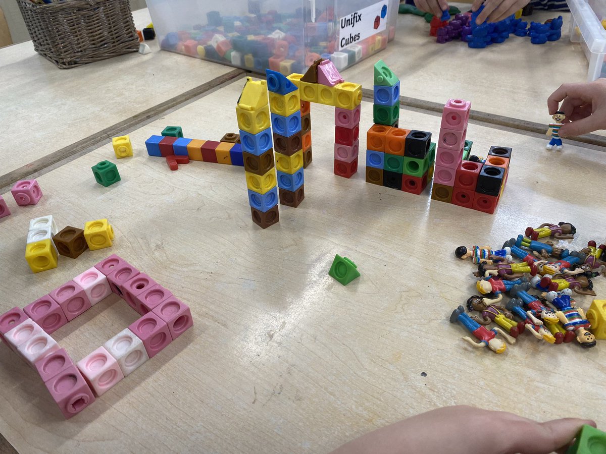 Such a lovely afternoon of creating with the little year 1s! We made some models of the countryside and towns for our geography lesson, and designed repeat patterns for our art lesson! 🖌🖼