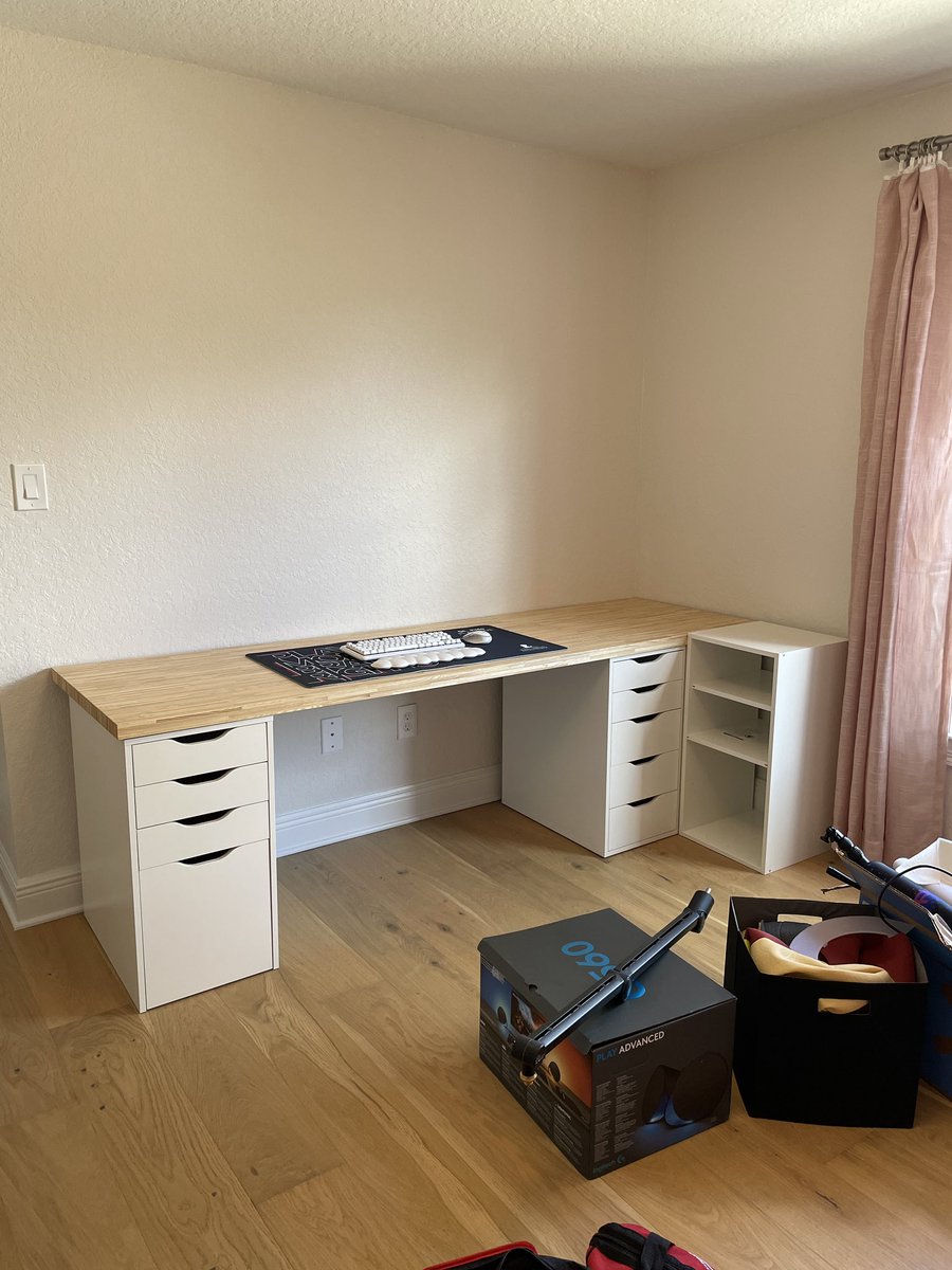 lilsimsie's tweet photo. sorry about the mess lol but look NEW OFFICE!!! https://t.co/U7h30fMu2B