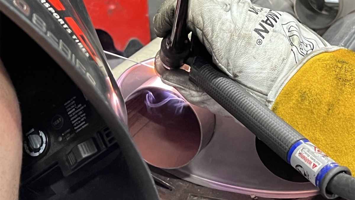 Stainlessworks's tweet photo. Frank welding 2016-22 #CHEVY #CAMARO SS AXLEBACK We've engineered a drone free aggressive muffler tuned specifically for the 6.2L engine. Your Choice Of Polished Or Chrome Black Finish Tips
#carswithoutlimits #americanmusslecar #stainlessworks #cars #modifiedcars #americancars https://t.co/CXRosNJ1Ag