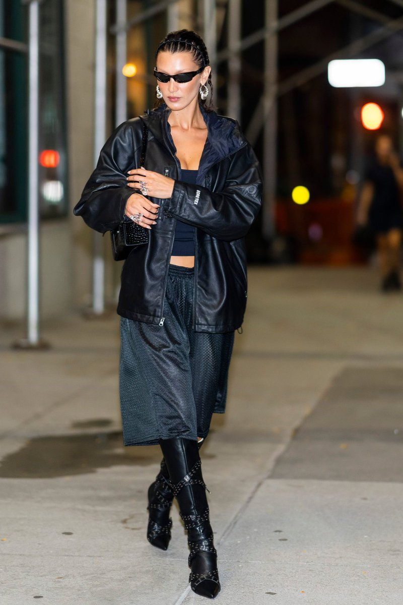 hadidfiles's tweet photo. bella hadid in nyc https://t.co/NmmulnAZpC
