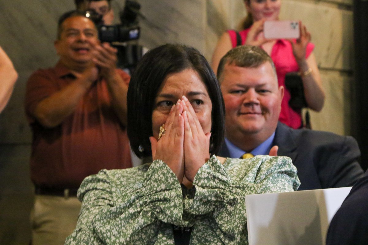 KyDeptofEd's tweet photo. 🎉 Crittenden County’s @MandyPerez3 named 2023 Kentucky Teacher of the Year

The @KyDeptofEd and @ValvolineCEO , co-sponsors of the award, announced Perez’s selection at an in-person ceremony on Sept. 20 at the KY State Capitol Rotunda. 

Learn more: https://t.co/wEdxY3PRSA #KyEd https://t.co/E6ofu59r0I