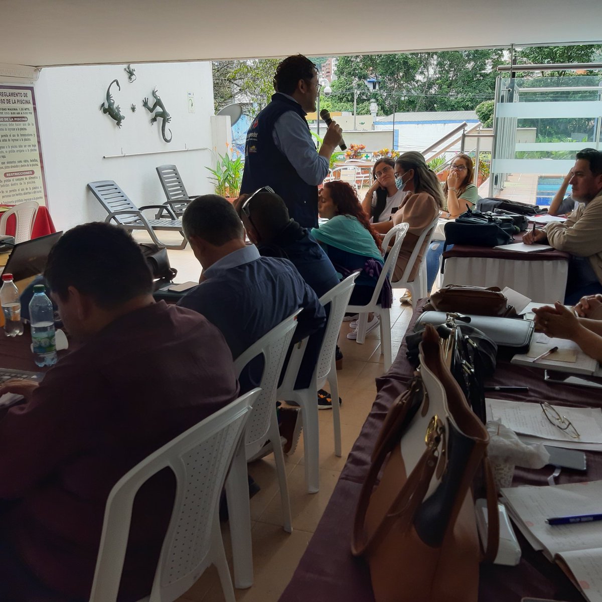 MartaISernaN's tweet photo. .@PTA_Colombia En jornada formación tutores B/Ventura, Jamundí, Cali y Tuluá, @PTA_OmarHDZ comparte estrategias de acompañamiento en procesos de escritura en el aula. Gran acogida al trabajo propuesto en el área de Lenguaje. @Daz4Grace @TGobru @luheronu @PTAfranco @rodolfonobo https://t.co/1dyUn5pnIY