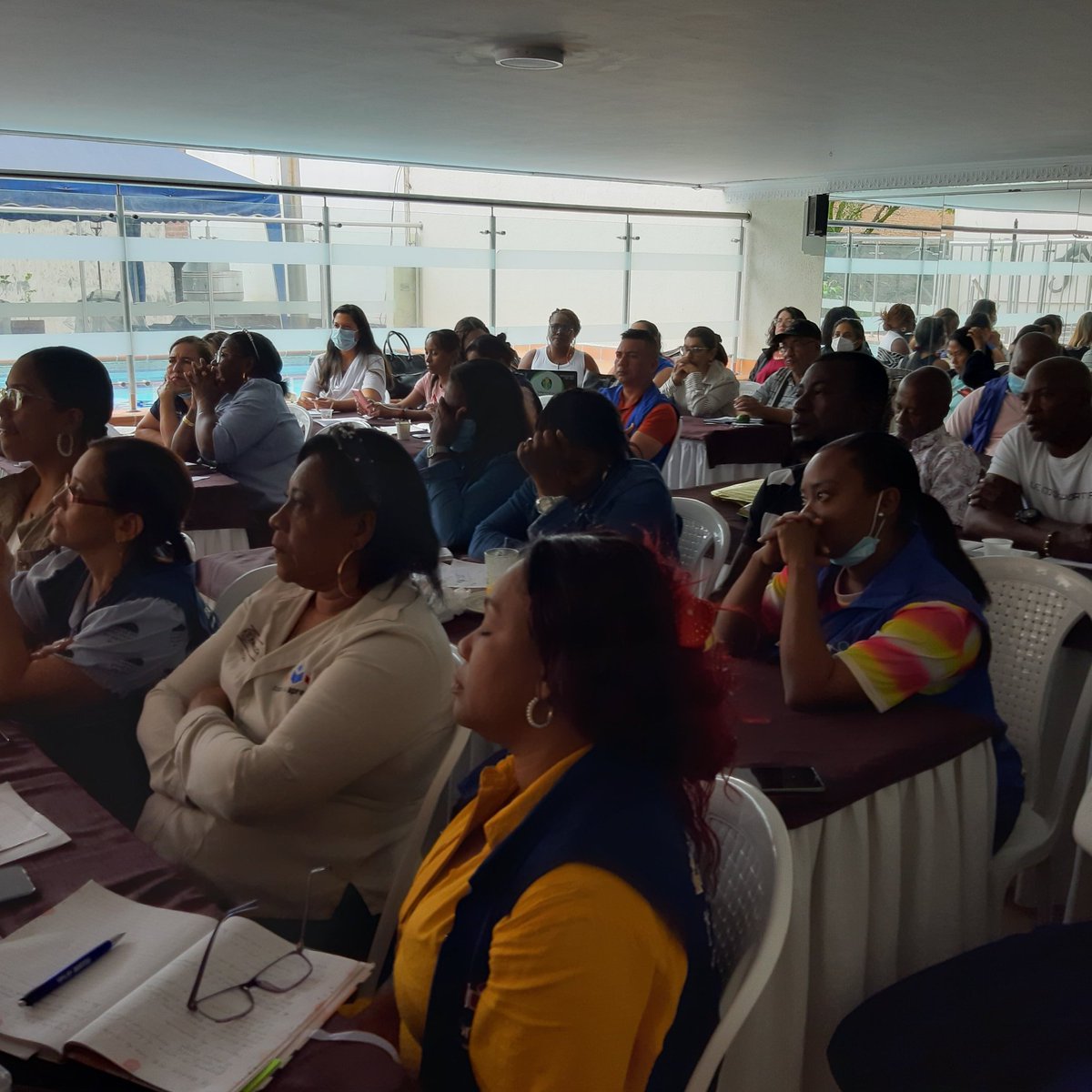 MartaISernaN's tweet photo. .@PTA_Colombia En jornada formación tutores B/Ventura, Jamundí, Cali y Tuluá, @PTA_OmarHDZ comparte estrategias de acompañamiento en procesos de escritura en el aula. Gran acogida al trabajo propuesto en el área de Lenguaje. @Daz4Grace @TGobru @luheronu @PTAfranco @rodolfonobo https://t.co/1dyUn5pnIY
