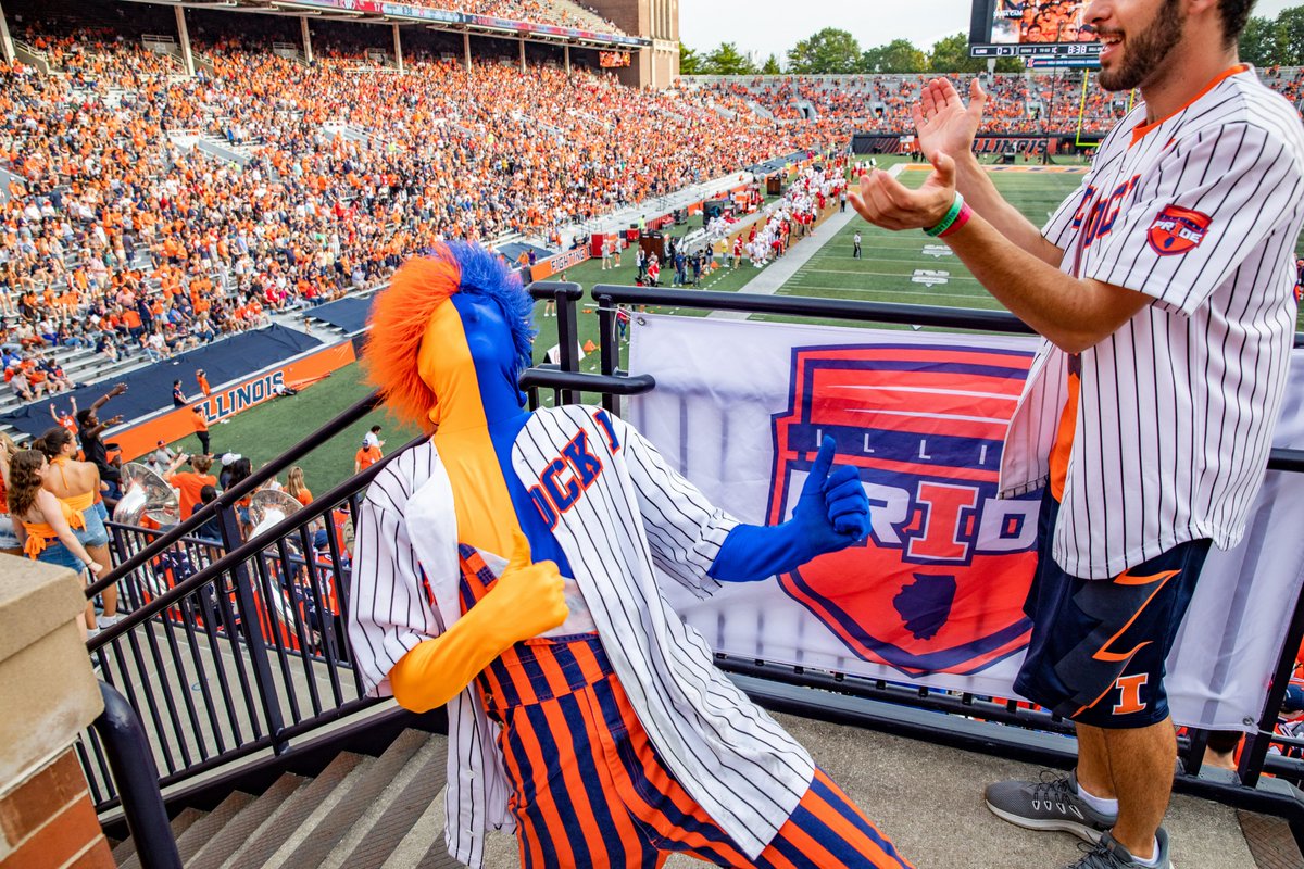 UofIllinois's tweet photo. It's one of the best weeks of the year. 🔸🔹
Join us for #IllinoisHomecoming on Oct. 9–15. Find all the details and event schedule. ▶️ https://t.co/aotZjsOycO https://t.co/5aK1O2HOS6