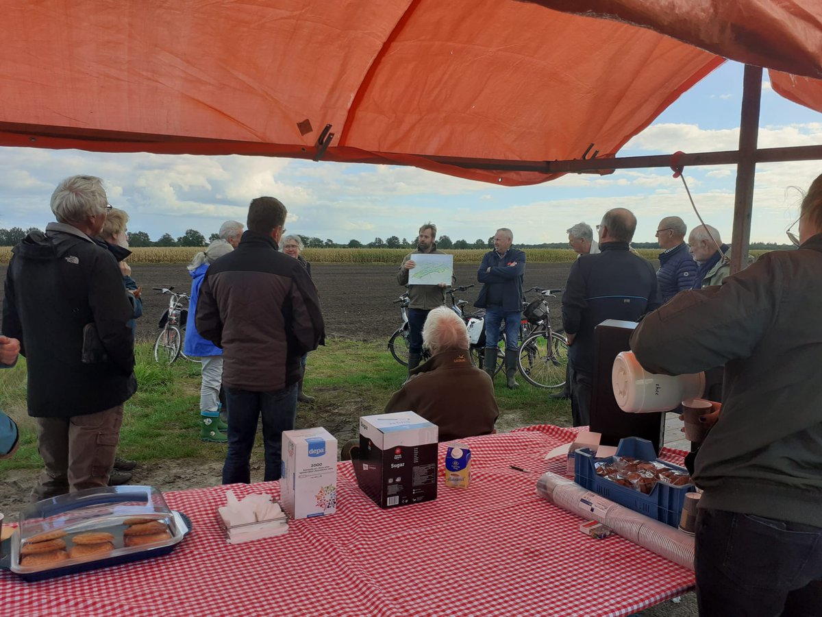 Deze middag staat in het teken van bijpraten van omwonenden en geïnteresseerden over de verdere inrichting van de Vledder Aa
Samen met <a href="/_Prolander/">Prolander</a> en <a href="/WDODelta/">Waterschap Drents Overijsselse Delta</a> ontvangen we de mensen en zijn in gesprek om beelden te delen