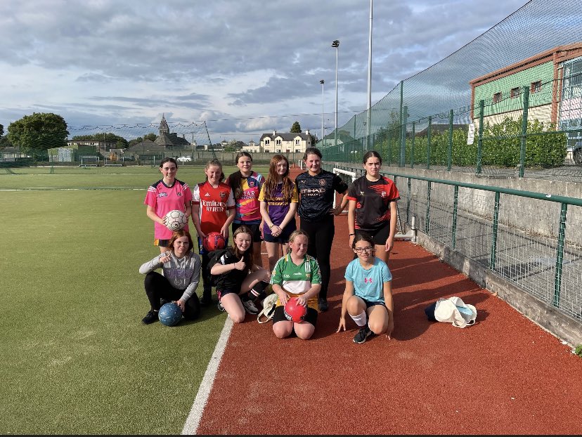 Well done to our school 1st year soccer team who trained very hard in this heat today!