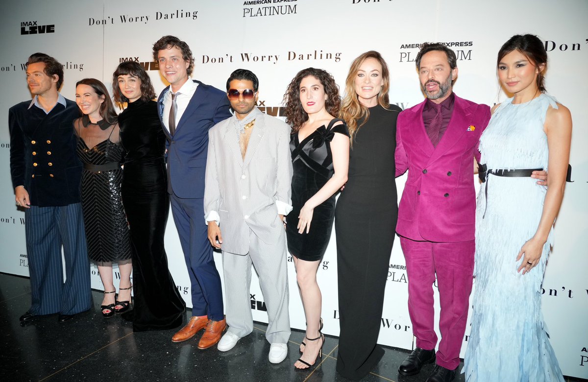 harrystylesbrn's tweet photo. 📸|| Harry com o cast de Don’t Worry Darling. https://t.co/T4lsYFyObf