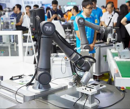 UchimuraRobots's tweet photo. Techman Robot develops innovative solutions through collaborative robots and smart automation.  Collaborative robots can perform multiple tasks alongside humans, helping them work better and faster Insafe, shared space.  
Safe. Simple. Flexible. Cost Effective. 
#automation #UR https://t.co/sIGcW0L4Mr