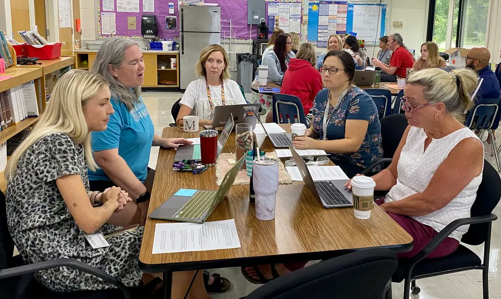 WalkerNxGL's tweet photo. The Walker Staff was busy collaborating this morning focused on planning PBL units. So many exciting projects are and will be happening! #Walkerstaffrocks #wawmproud #PBL #collaboration https://t.co/RGOmKyDJMe