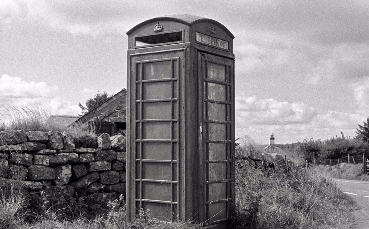 leestevens4's tweet photo. Telephone box near Princetown still in use. #Dartmoor.#NikonF.#HP5.#Ei800.#BelliniHC.#BelieveInFilm. https://t.co/b8nbsNoUQ5