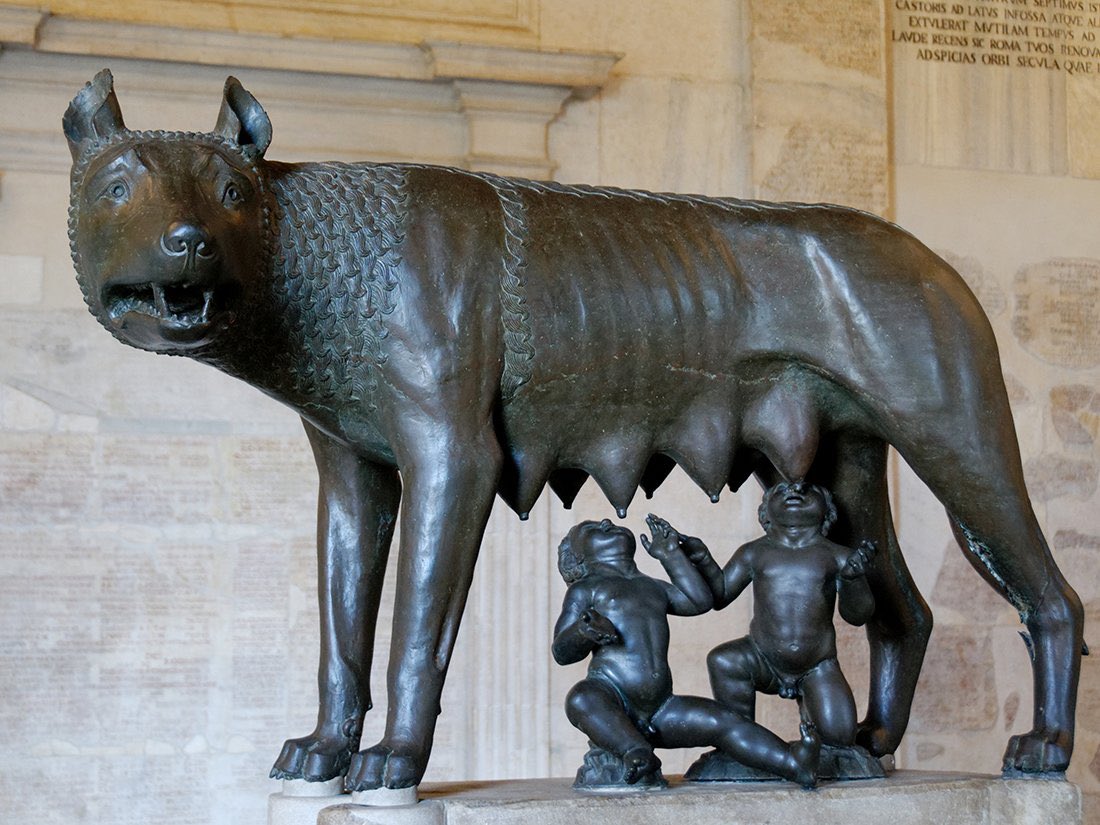 Hoy en el año 771 a. C., según cuenta la tradición, nacieron los gemelos Rómulo y Remo, hijos de Rea Silvia y fundadores de la ciudad de Roma.