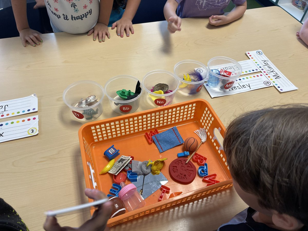 PhillipsKinder's tweet photo. So proud of what independent workers we are becoming during our literacy center time! https://t.co/NUDQYsMIYD