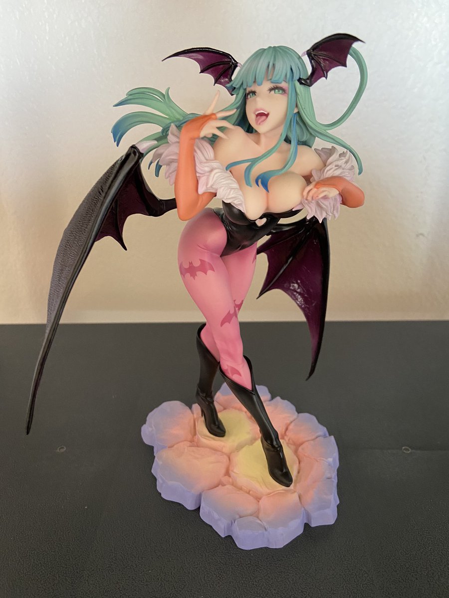 Lexym00n's tweet photo. My new Darkstalkers Morrigan Bishoujo Statue by Kotobukiya came in! Super nice detail and canβt wait to get my Felicia next. #Darkstalkers #Collectsideshow https://t.co/frEm3xvExQ