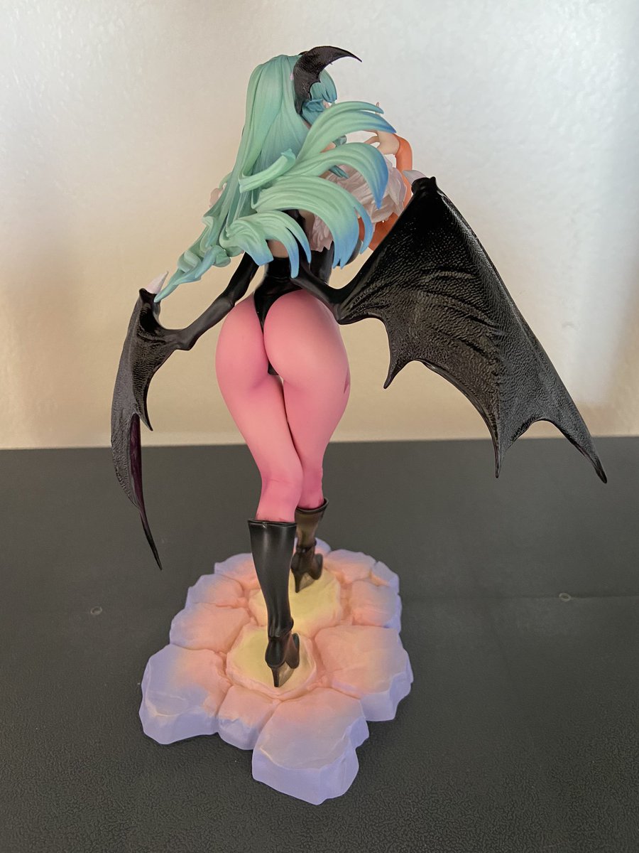 Lexym00n's tweet photo. My new Darkstalkers Morrigan Bishoujo Statue by Kotobukiya came in! Super nice detail and canβt wait to get my Felicia next. #Darkstalkers #Collectsideshow https://t.co/frEm3xvExQ