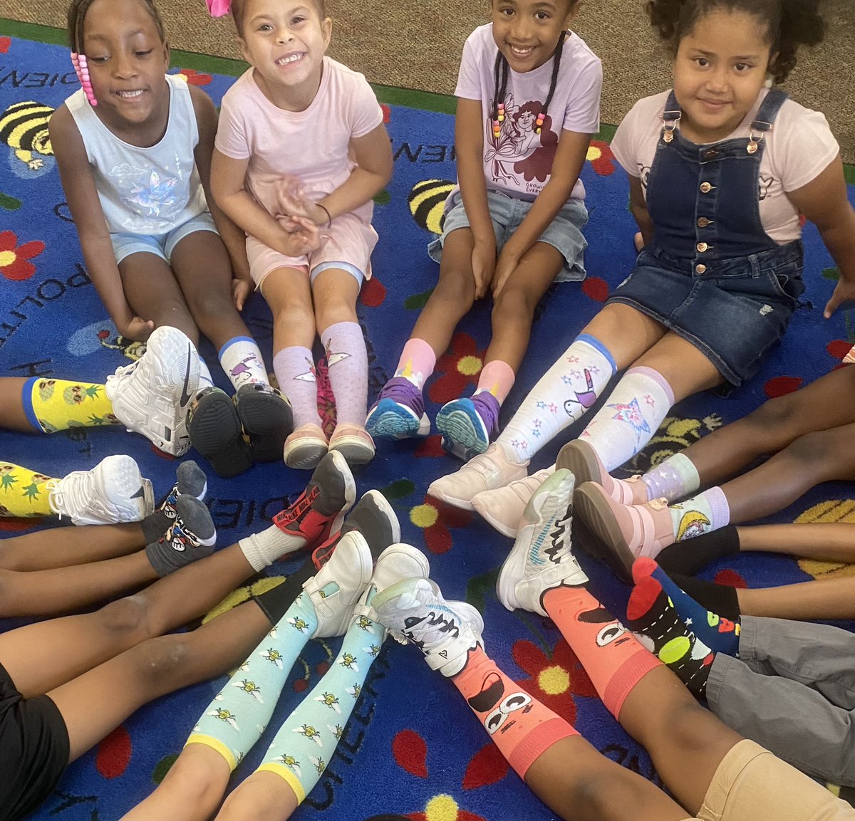 MrsCaronesClass's tweet photo. Crazy Sock Day! 🧦 @AttendForTWO @RichlandTwo https://t.co/vi0VpGa0pN