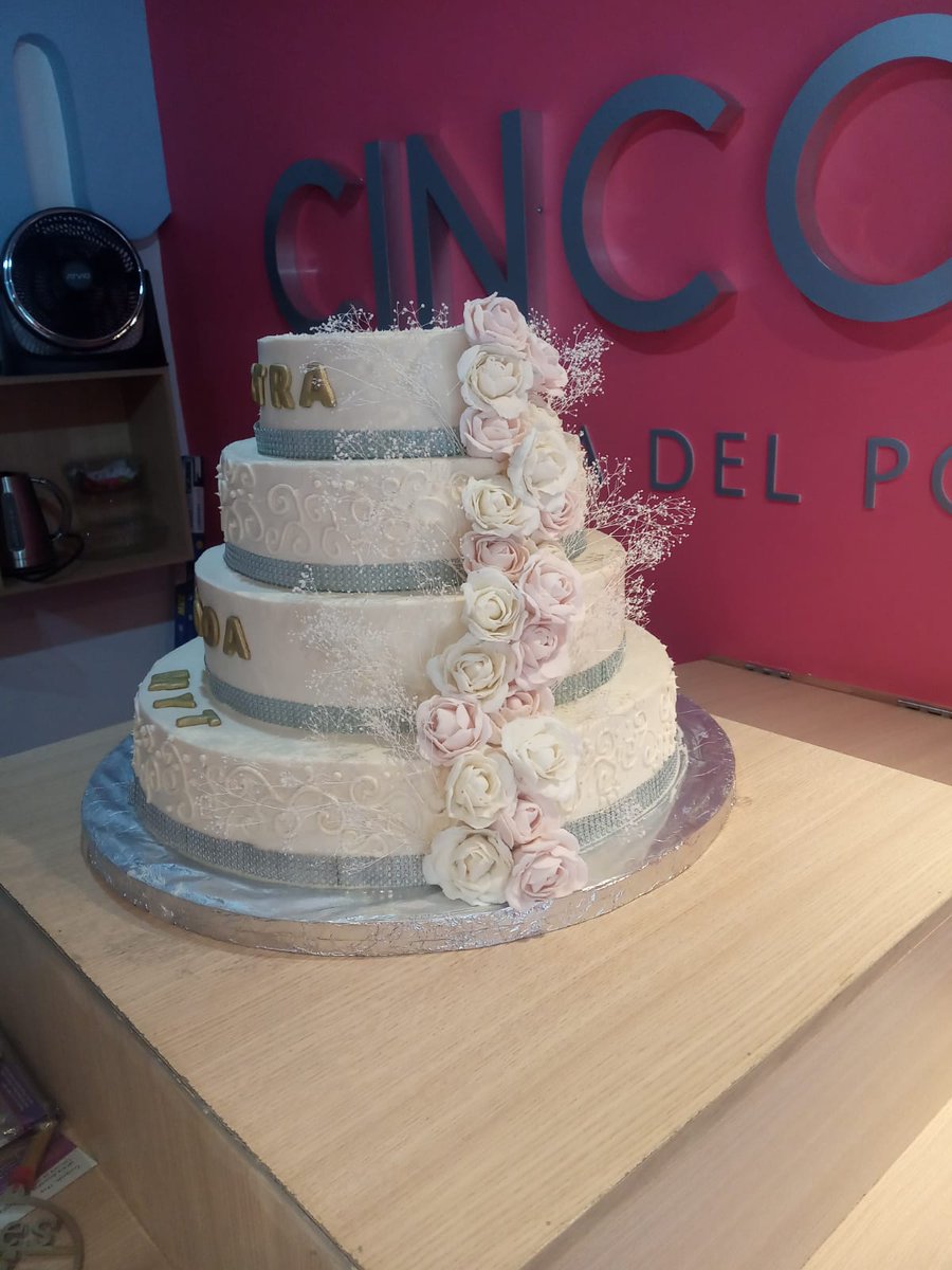 PastelCinco20's tweet photo. ¿Evento en puerta? Te facilitamos el tema del postre: personalizamos tu pastel, variedad de deliciosos sabores y el servicio que necesitas. 

¡Pruébanos! #Pastelería #Cinco20 #Puebla #Tlaxcala #PastelDeBoda https://t.co/9ioilqYzUc
