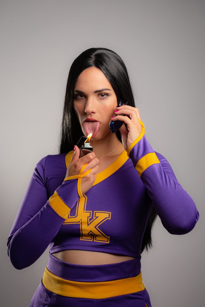 NineOfNein's tweet photo. Got to do a photo shoot at a studio on Sunday - so much fun! @MonstressMedusa was incredible in her Jennifer's Body-inspired shoot, while @squishedmitten probably sweated much harder than either of us, looking after make-up, hair and props! #photography #JennifersBody https://t.co/cBiP3Y8Qjl