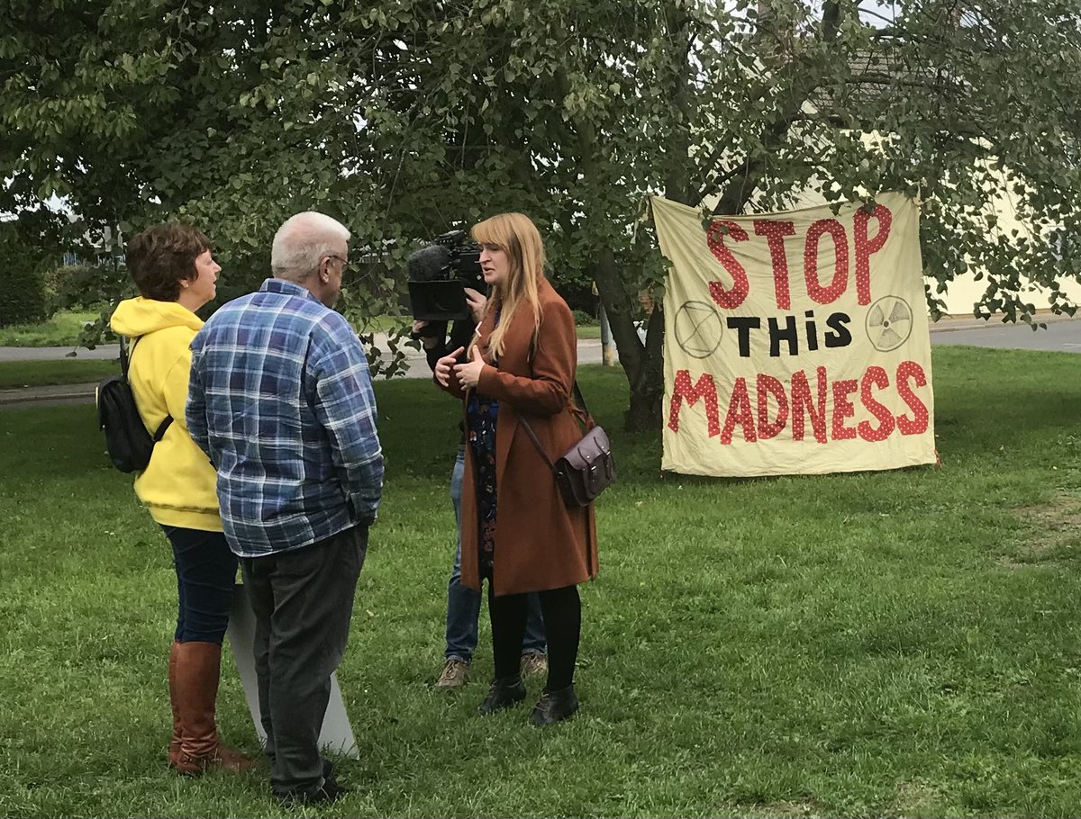 Stop this #fracking madness! Watch ITV Calendar at 6pm &amp; Newsnight at 10.30pm tonight. Great support today in Misson near Doncaster including 2 people who travelled here from Lancashire where they know all about fracking earthquakes! <a href="/BBCNewsnight1/">@BBCNewsnight</a> <a href="/itvcalendar/">ITV News Calendar</a> @FrackFreeMisson