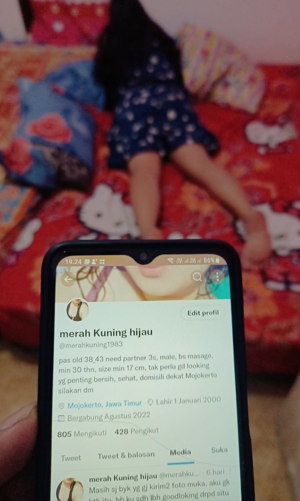 merahkuning1983's tweet photo. Sementara berdua sj, susah dpt partner yg sesuai kriteria,pdhal kl cocok kt yg sediakan tempat https://t.co/UOoJf2cbhf