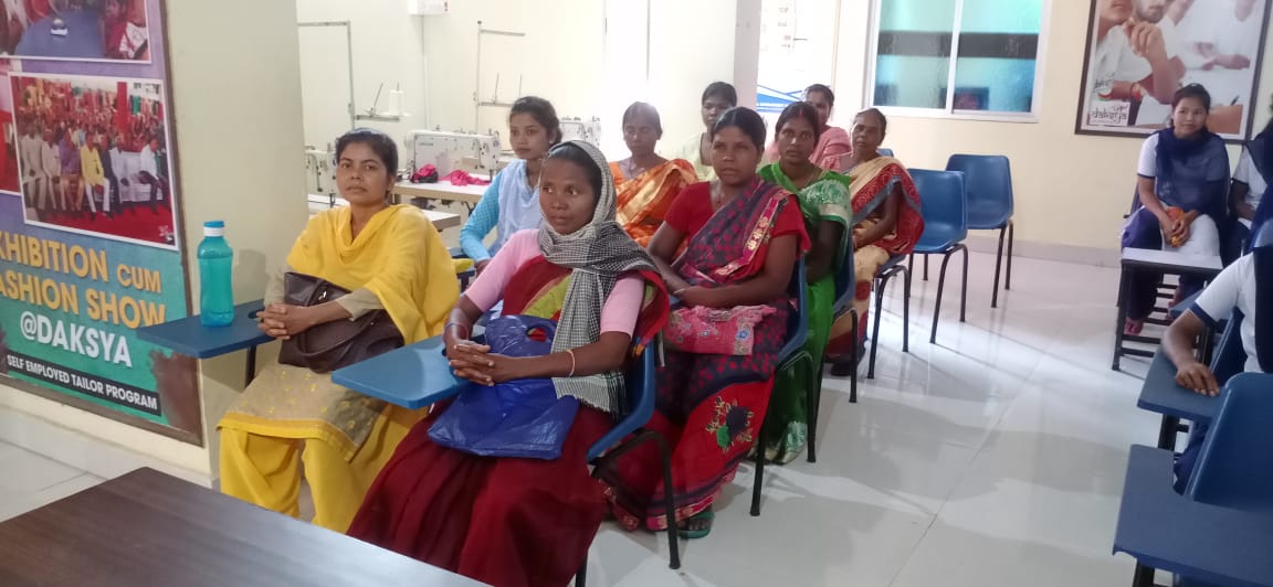 DaksyaAcademy's tweet photo. Daksya Academy, Khunti
In a Parent Teacher Meeting, students and parents met with the trainers of the Daksya Academy, Khunti. The trainers discussed the progress of the students with the parents. #DaksyaAcademy #JSDM https://t.co/a7o4ttNQ9j