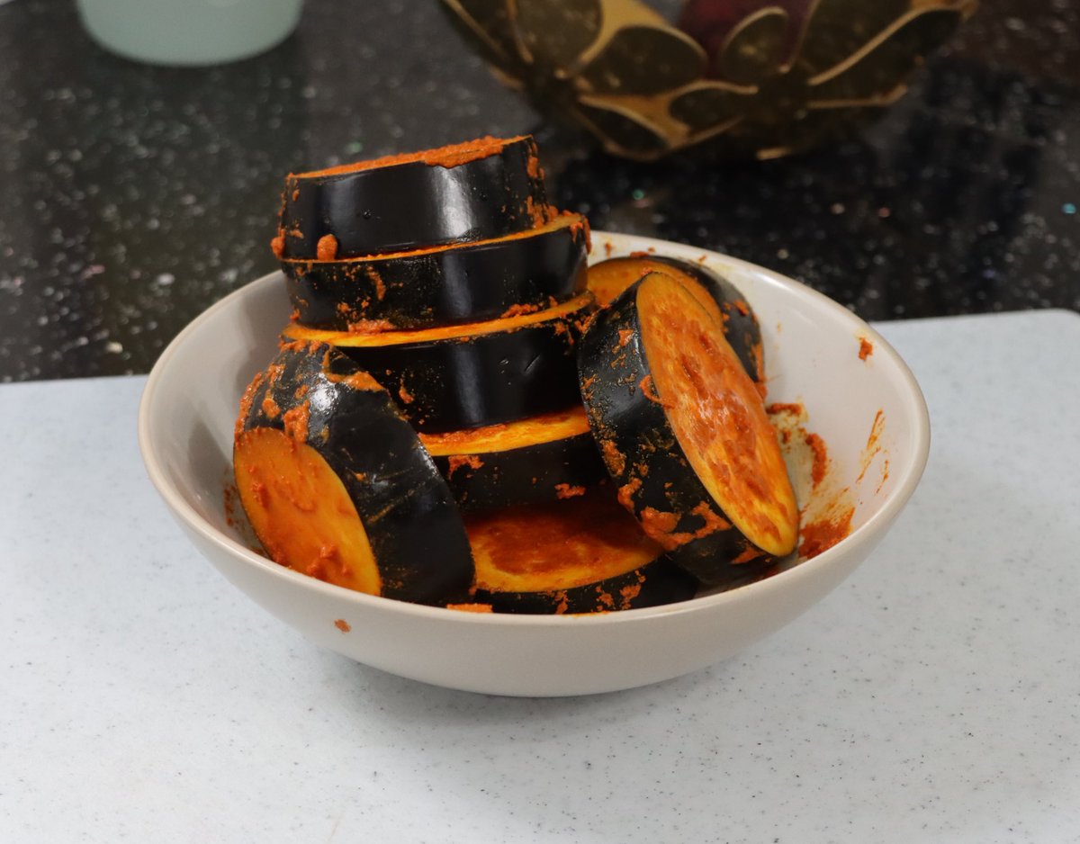 SuriyasKitchen's tweet photo. Hi everyone,
I’m just sharing one my easiest recipe with you guys. Aubergine Masala Fry only with 3 basic ingredients. Please Click here to watch it now!👉🏼 https://t.co/Z7udcRI2wN

Thank you😊 

#aubergine #masala #fry #easyrecipes #suriyaskitchen #yummyfood https://t.co/OnFmYOlaXg
