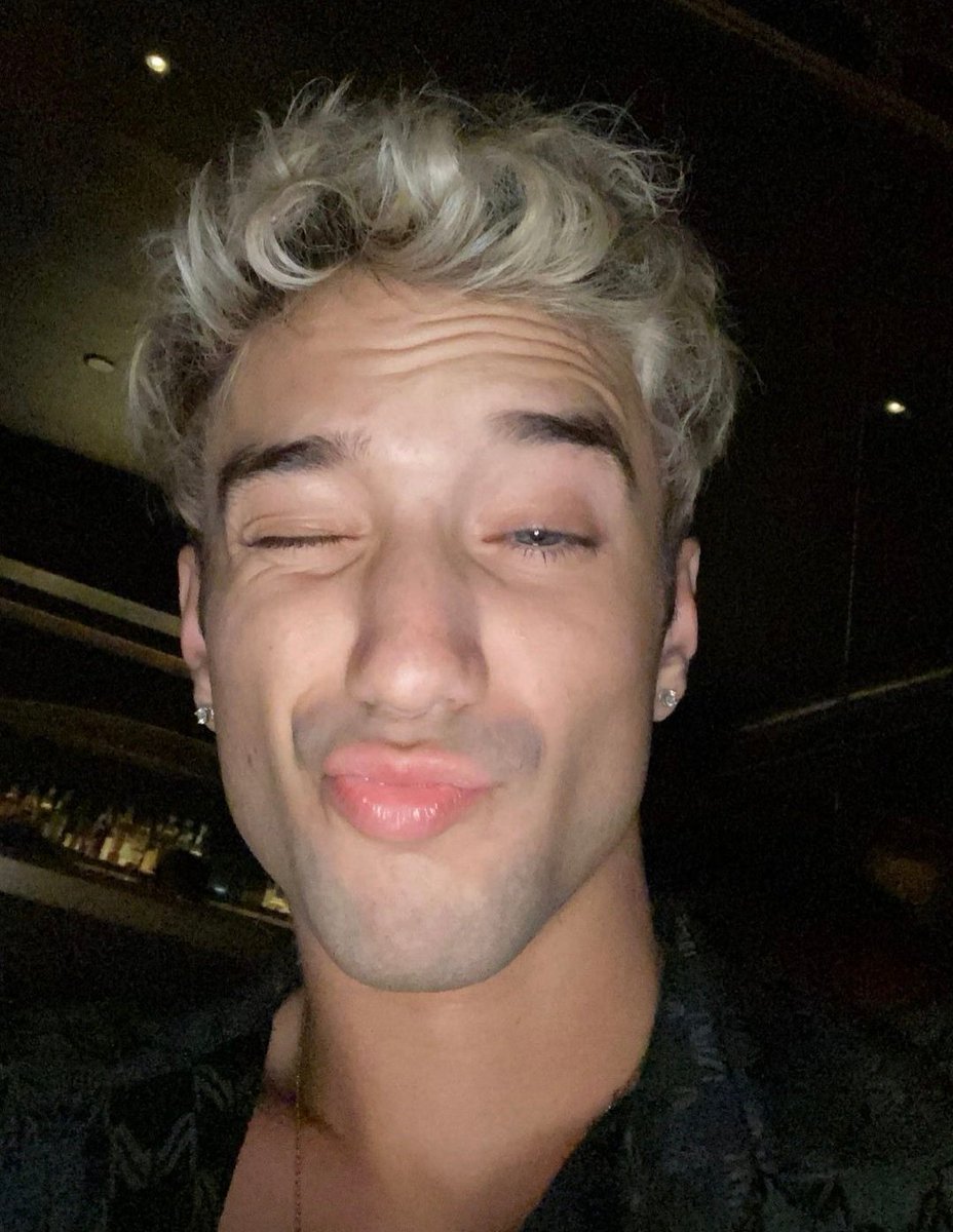 DailyofSeavey's tweet photo. in need of daniel seavey to post again soon :') https://t.co/cXBeJg7fEs