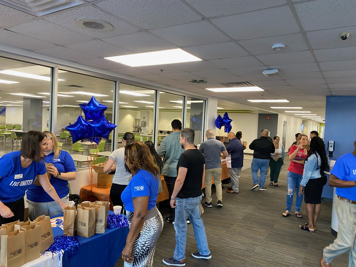 uwcf's tweet photo. Since the pandemic began, a lot of @GEICO employees have been working remotely. Yesterday, they welcomed everyone back to the office and we were there to cheer them in! Thank you GEICO employees for supporting your local United Way! #GEICO #MissionPartner #LiveUnited https://t.co/DMkW0Ly7RB
