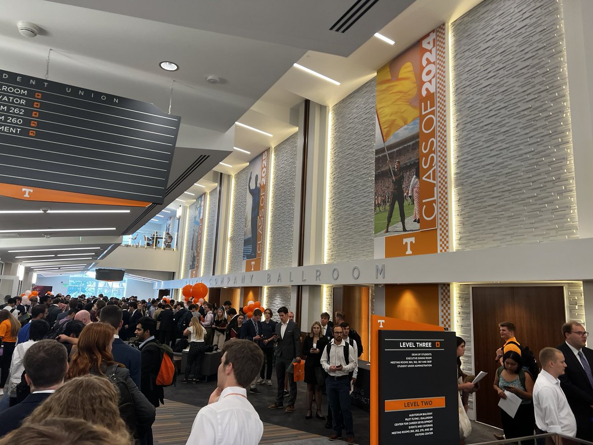 godfreys_'s tweet photo. UT engineering expo 😳 https://t.co/Ez5wy3Egf3