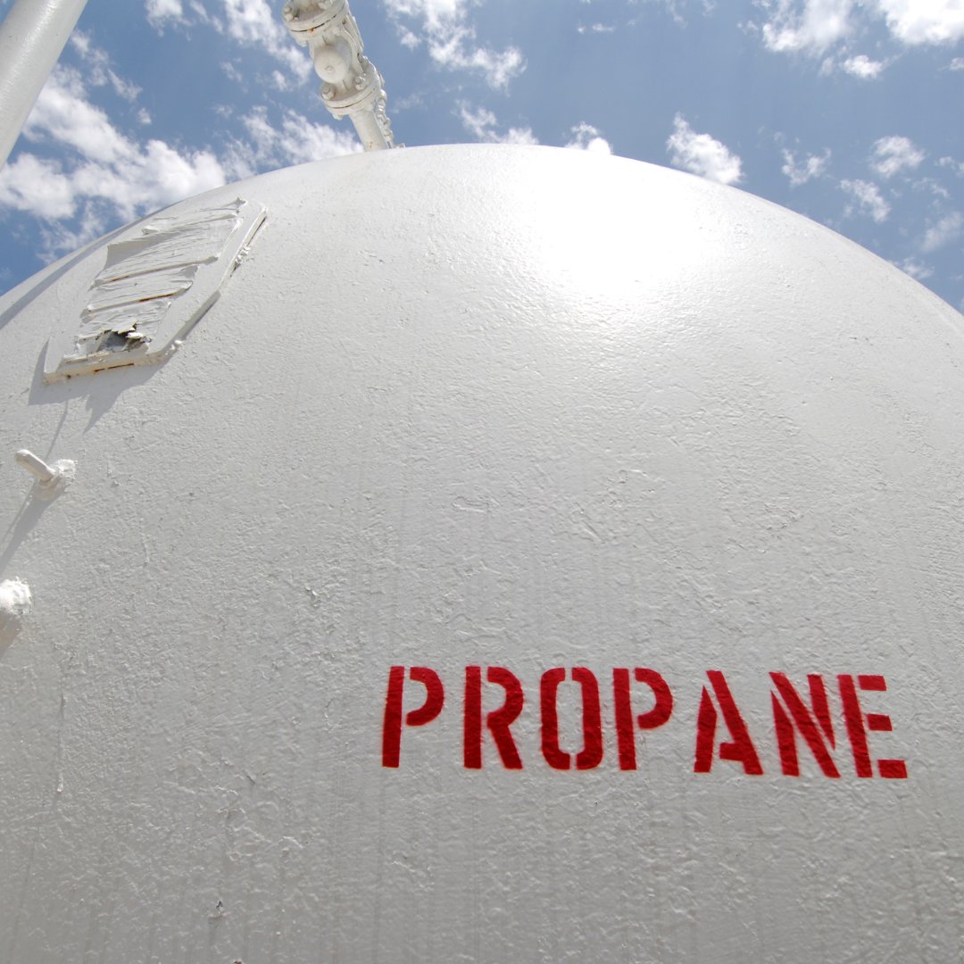 lakesgas's tweet photo. Temps are dropping and fall is on the horizon! 

Our new blog shares why you should rely on propane as the safe and efficient solution this cold season. 🥶🧣
https://t.co/PPmjBydFzH https://t.co/34fTlECgdr