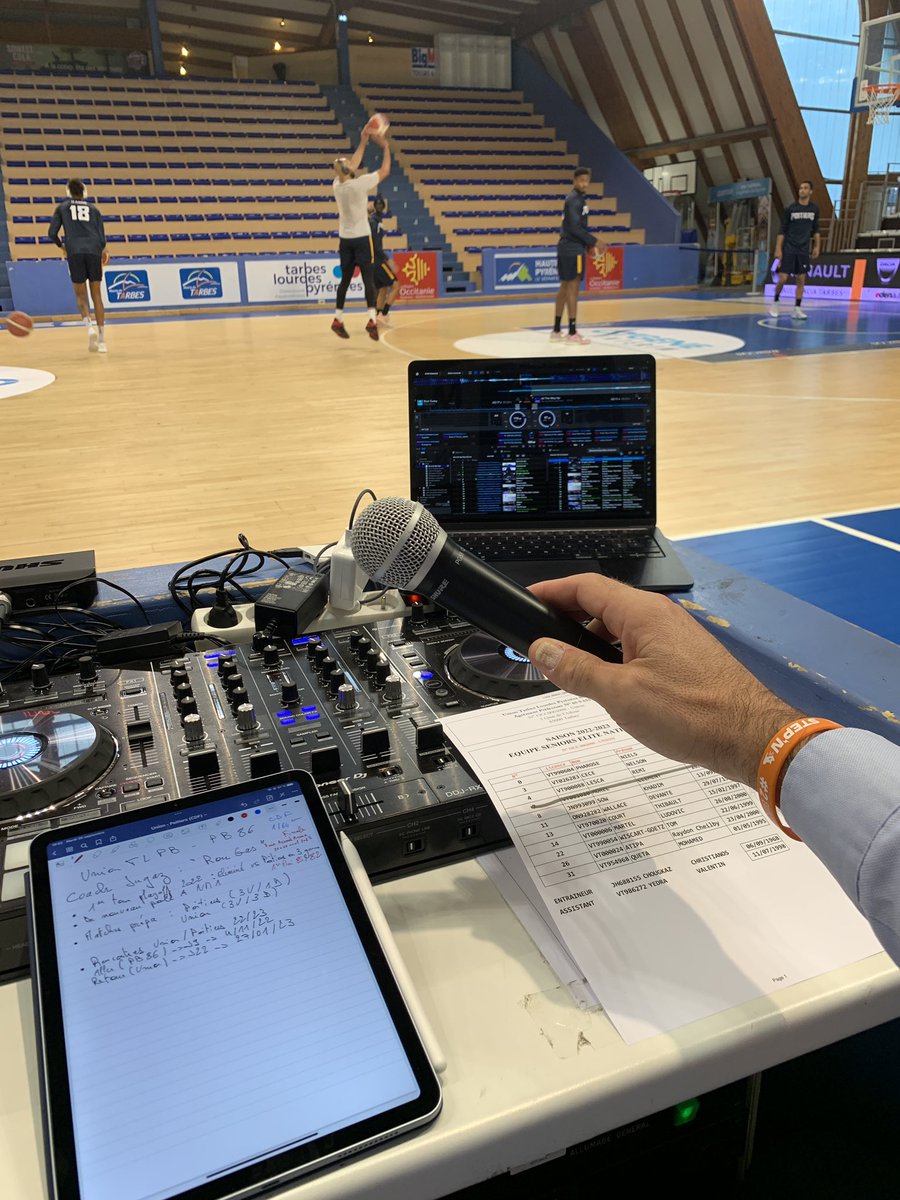 JeromeTapie's tweet photo. Nouvelle saison, nouveau club (enfin 1 de +). 
Toujours à Tarbes mais en version #UBoys avec @UTLPB1, réception du @pb86officiel pour ce premier tour de coupe de France 🇫🇷 
Let’s go !!! 🎤🏀 https://t.co/8UNrUF1O99