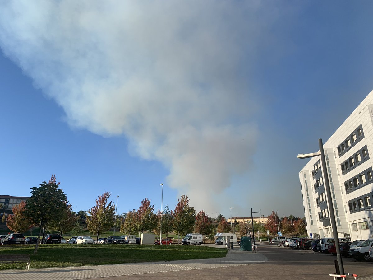 plusabiaga's tweet photo. Esto es lo que se ve (y se huele) el incendio de San Cristóbal desde Lezkairu. 😓 https://t.co/3SNNtyDm7o