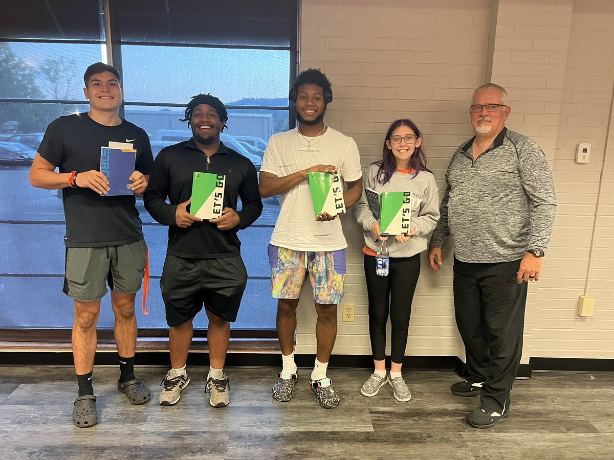 unioncollegefca's tweet photo. Absolutely no greater honor than to give BIBLES to student athletes who don’t own one! @kentucky_fca We were also blessed “to be  able to share “The Assist”, empowering these FCA members to grow as athletes, on purpose for Christ. Thanks @BrianSmithAIA for that opportunity. #FCA https://t.co/8UsaZp5WrA