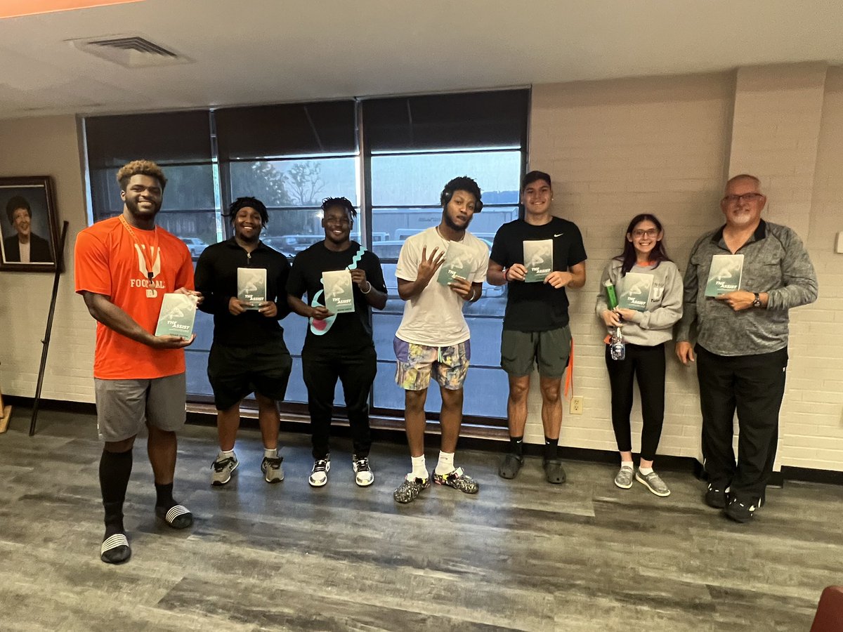 unioncollegefca's tweet photo. Absolutely no greater honor than to give BIBLES to student athletes who don’t own one! @kentucky_fca We were also blessed “to be  able to share “The Assist”, empowering these FCA members to grow as athletes, on purpose for Christ. Thanks @BrianSmithAIA for that opportunity. #FCA https://t.co/8UsaZp5WrA