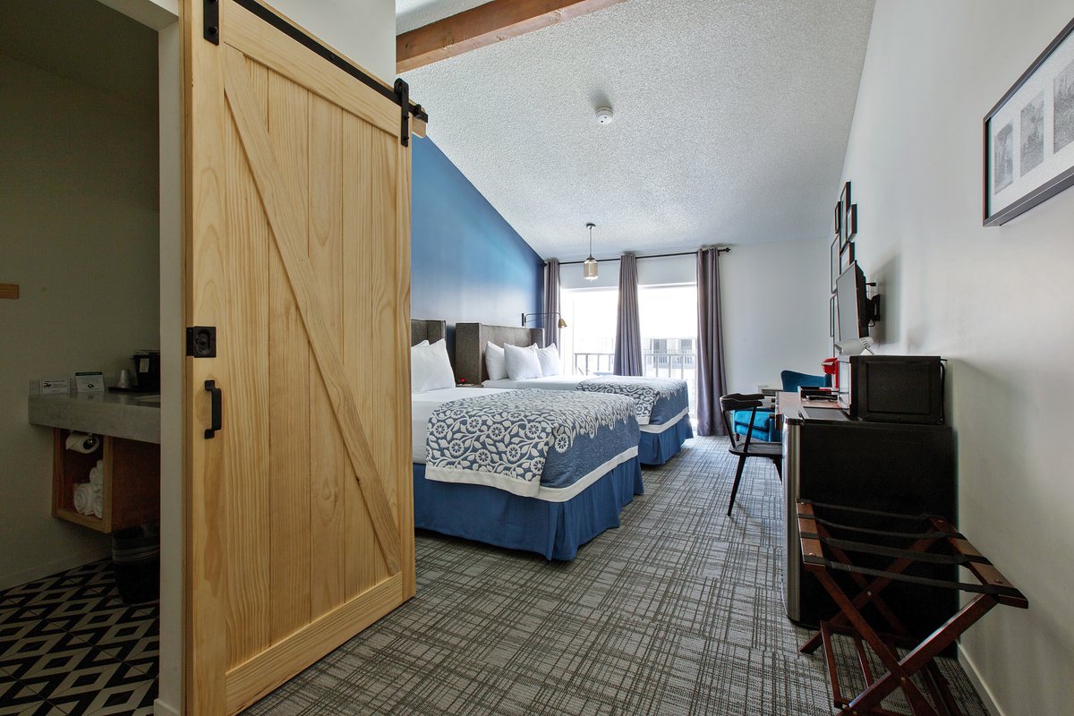 Staying with us means you will have a peaceful room to return to after exploring the Santa Ynez Valley!
.
.
#myhwvmoment #sidewaysinn #sidewayslounge #buelltonca #buellton #discoverbuellton #centralcoastca #centralcoast #westcoastbestcoast #familyvacation