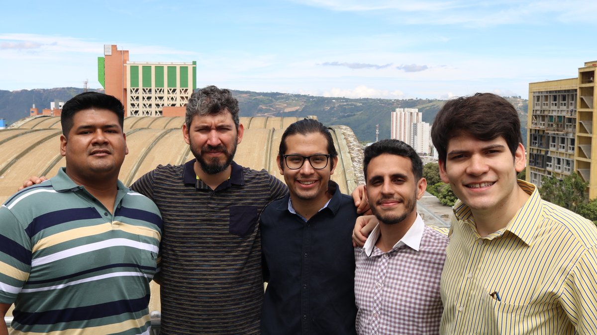 elbongophysics's tweet photo. @OR_Diego180, @rafa_maple, @AzabacheChico, Victor Clarizio, estudiantes #LACoNGAphysics de @campusb, @UCV_Noticias #Venezuela y @UNMSM_ #Perú, ya se encuentran en la @UIS #Colombia, desarrollando sus pasantías de investigación sobre #FísicaDePartículas y #SistemasComplejos. https://t.co/igkhGHME2t