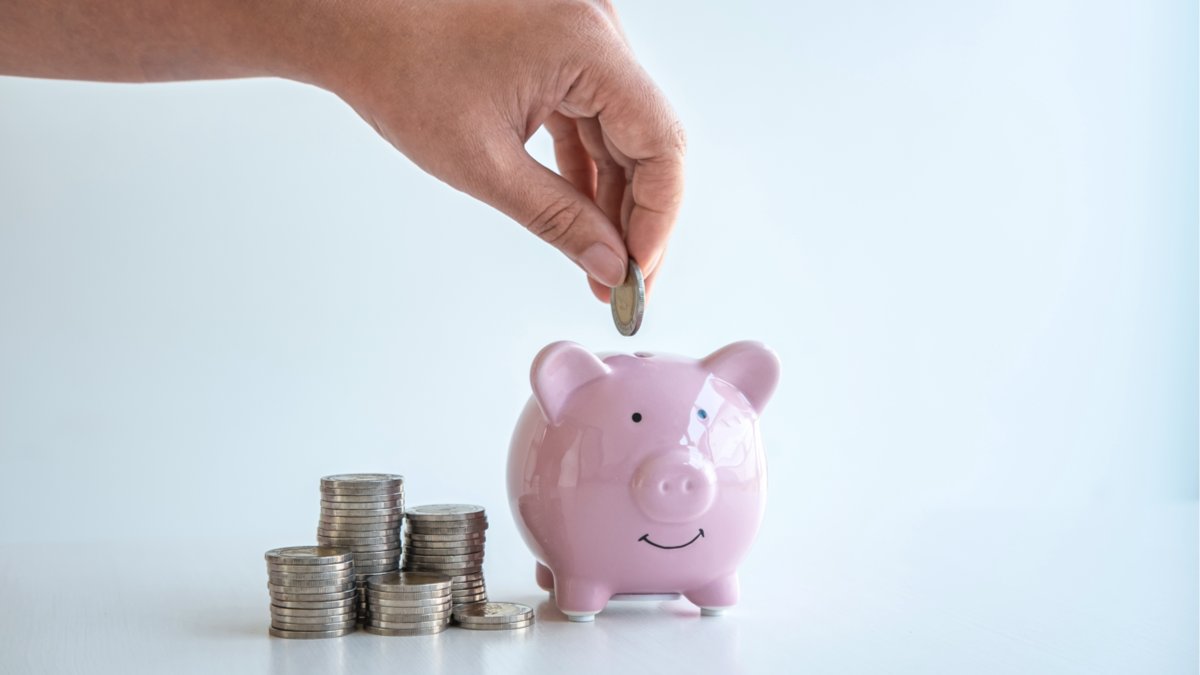 MoneySavingExp's tweet photo. Four banks are now offering you a £175 bribe to switch to them, as well as other benefits like cashback and 0% overdrafts

https://t.co/nrSwsWKSBX https://t.co/GO6uzKoPjz