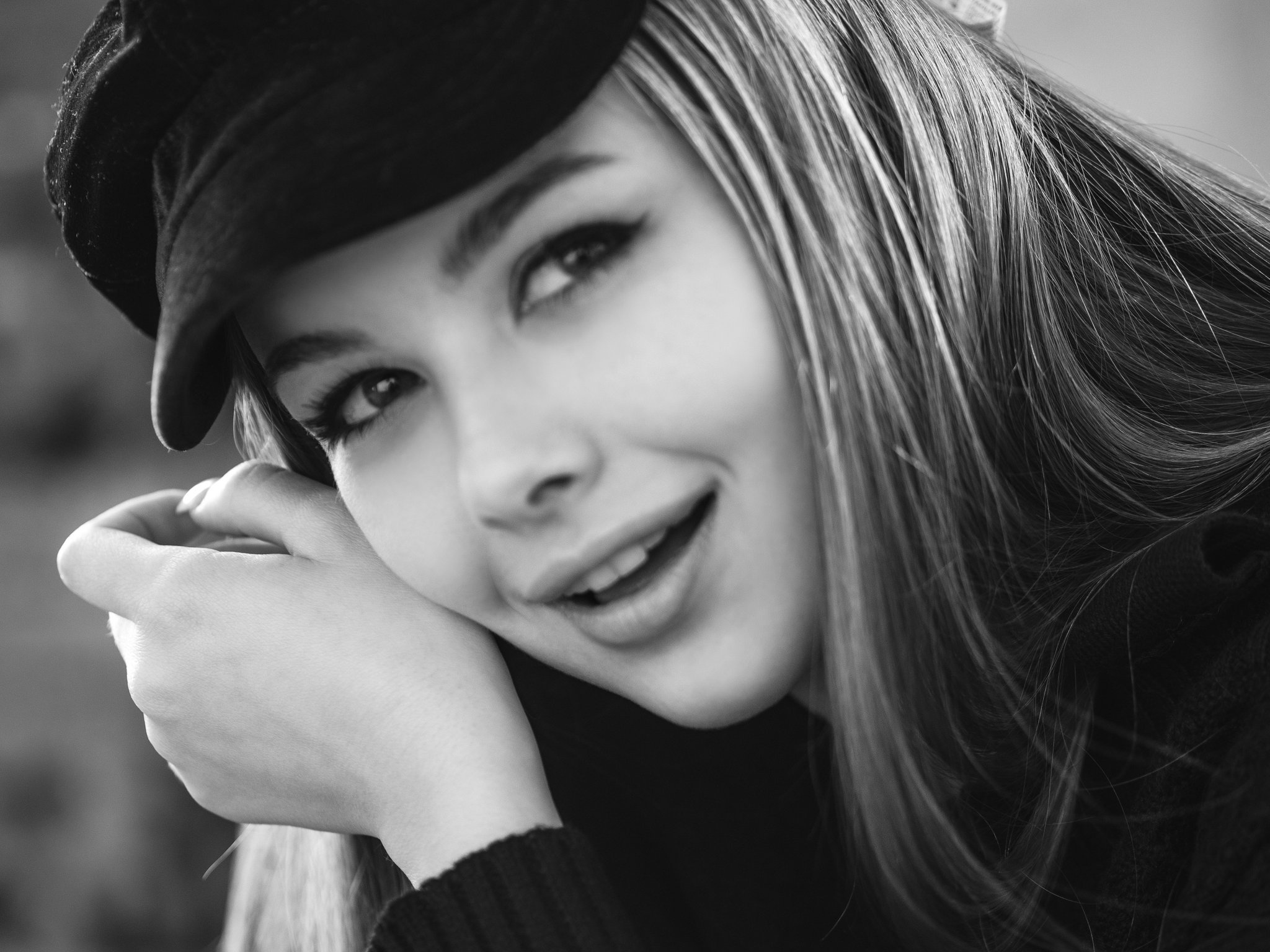 Lana Lea on Twitter: "This is my pretty hungry face 🖤🤍 📲https://t.co