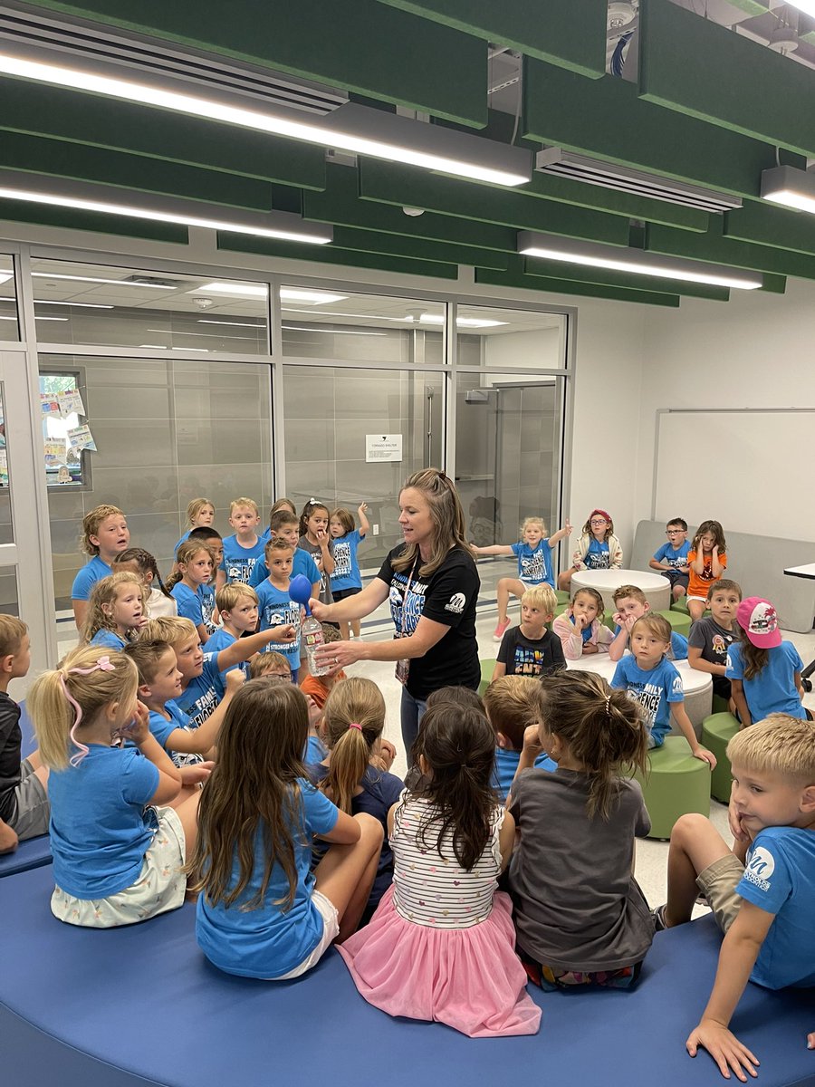 SteffiParkerson's tweet photo. #CelebrateKISD @FESfalcons  Thank you Mrs. Anderson for making our learning come to life! Solids, Liquids, &amp; Gasses 1st grade style. https://t.co/1OiQh8VFzP