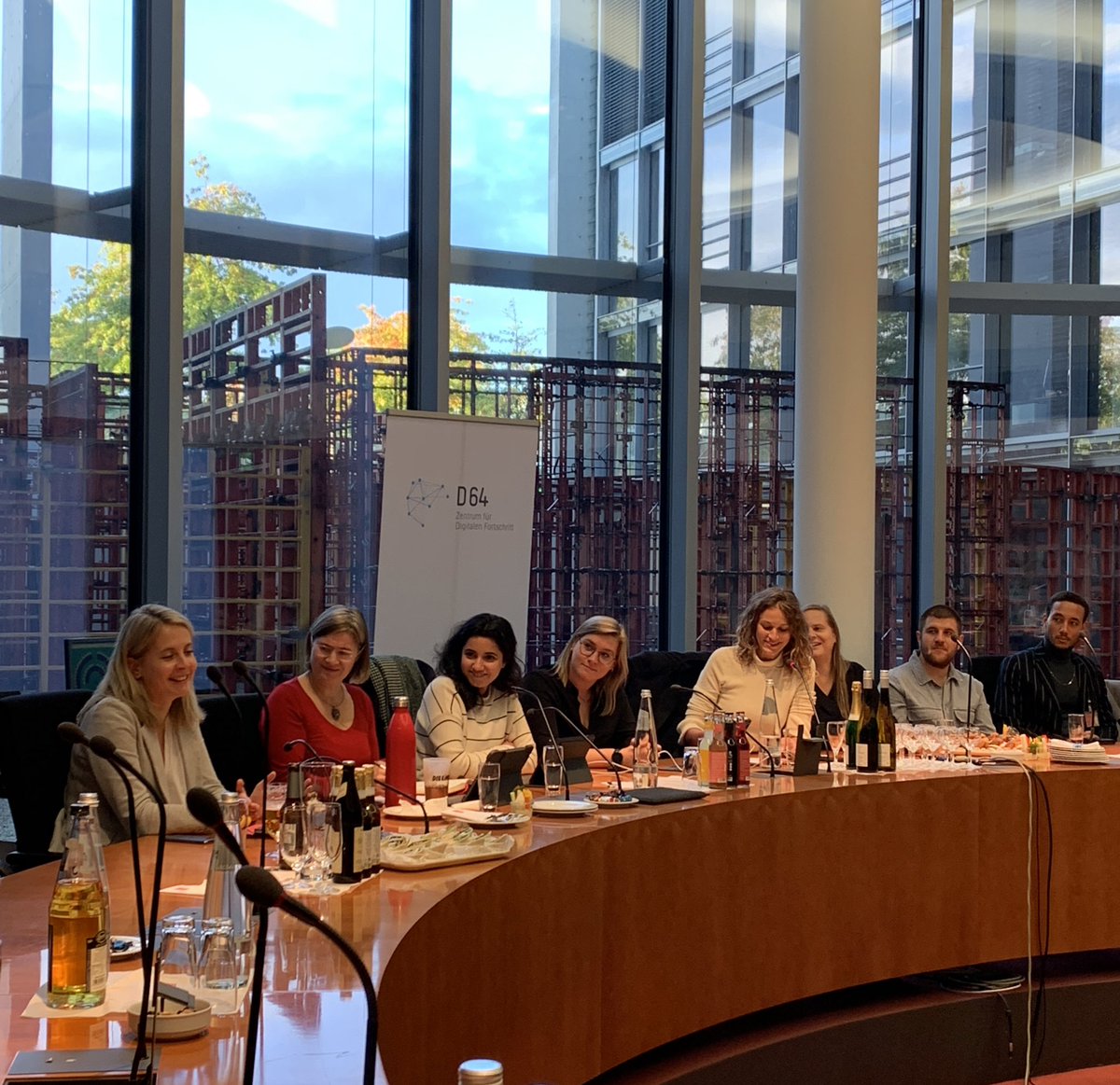 Spannende female perspectives auf (Digital) Politik bei #D64footprints mit @verenahubertz, @anked, @annakassautzki und @Bina_Khan_, moderiert von @LenaStork @D64eV