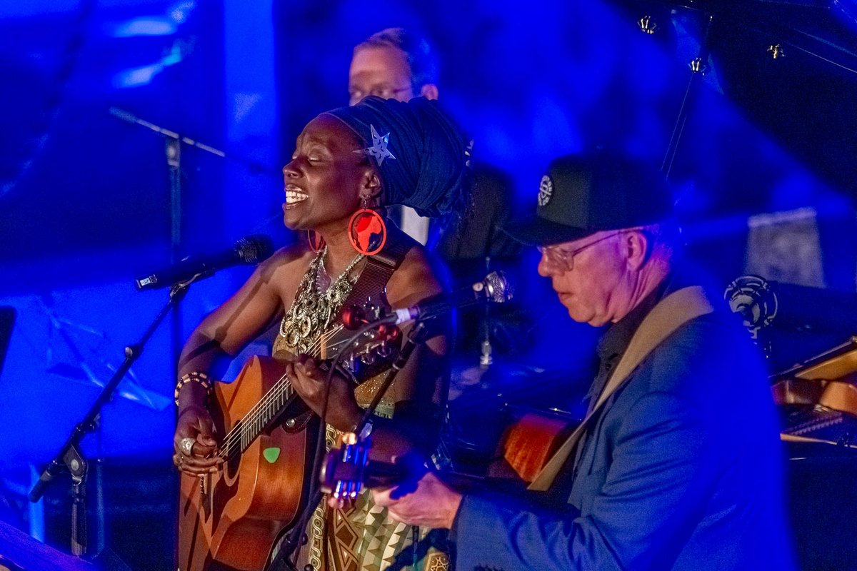 MelissaJamesUK's tweet photo. What a moment. Rye International Jazz and Blues Festival. August 2022. Supporting #EmileSande #gratitude https://t.co/VS5tkarbUX