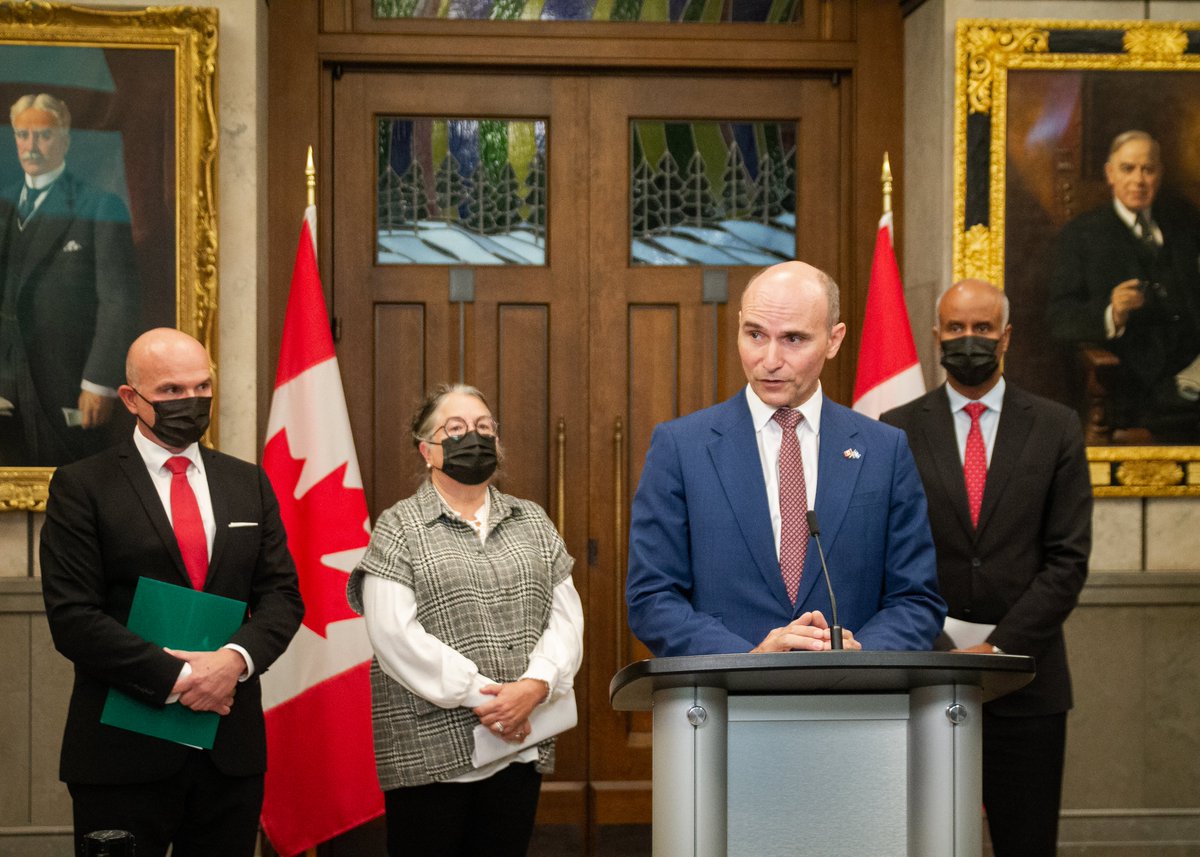 jyduclos's tweet photo. 1er jour de la nouvelle session parlementaire, 1er pas vers un programme national de soins dentaires. 
La prestation dentaire canadienne aidera les enfants éligibles de moins de 12 ans à obtenir les soins dentaires dont ils ont besoin.
Pour en savoir plus: https://t.co/n5OURdwuwQ https://t.co/lwgKy9hKqA