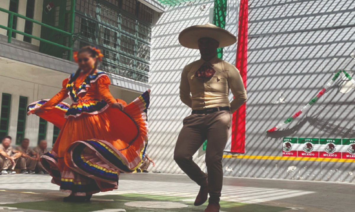SSeguridadJal's tweet photo. Las personas privadas de la libertad también participaron en las Fiestas Patrias de nuestra #DIGPRES, en sus centros de reinserción; hubo presentaciones musicales, danza urbana, concursos de rebozos y, por supuesto, ceremonias de #GritoDeIndependencia.🇲🇽🌮💃 https://t.co/lfgl4zKqly