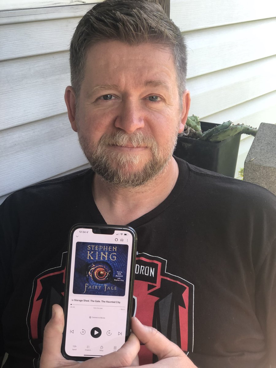 clindbergh's tweet photo. @ScribnerBooks @StephenKing Thanks for another amazing novel! Loving every minute of it! @_jaclyn_olivia https://t.co/mfWHODtgwW